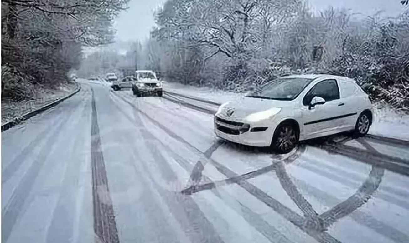 學會這7個技巧冰雪路面行車安全值拉滿